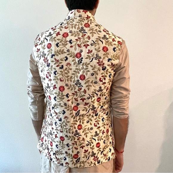 Men’s Beige Waist Coat Nehru Jacket (with Maroon Pocket Square) - Picture 3 of 7